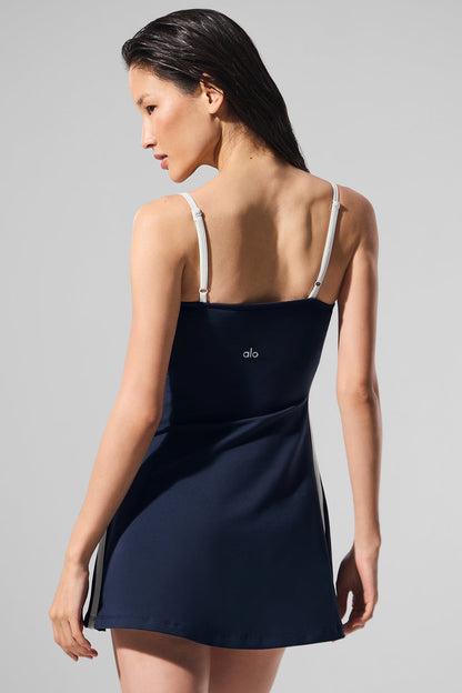 Robe épurée à l'aérographe "best seller"